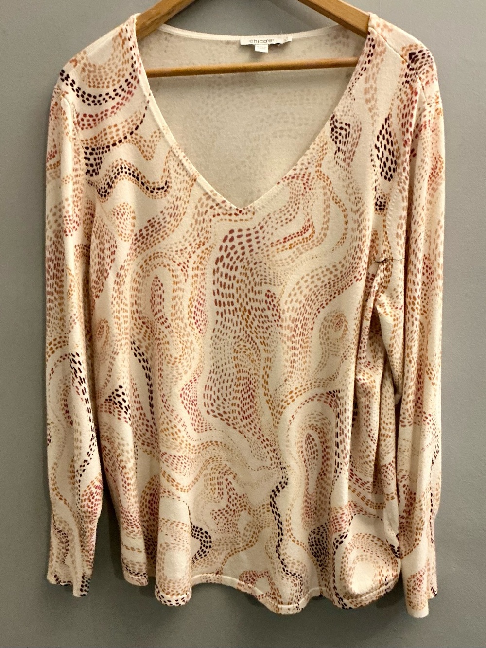 Chico’s Size 3 XL Cream Abstract Print V Neck Long Sleeve Top